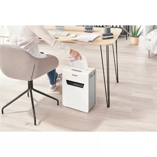 Iratmegsemmisítő, mikrokonfetti, 4 lap, LEITZ "IQ Protect 4M"